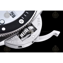 PAM01579 Submersible Luna Rossa SS/NY White/Dot VSF P900